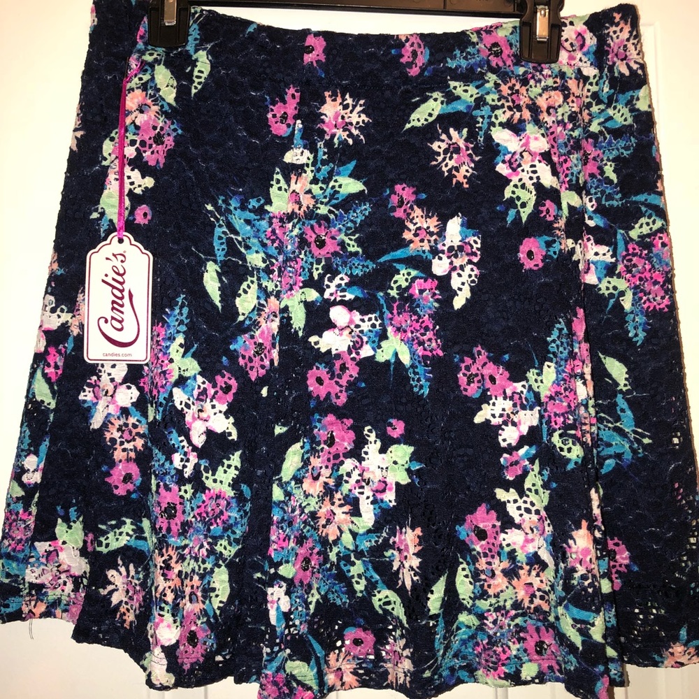 Floral mini skirt!